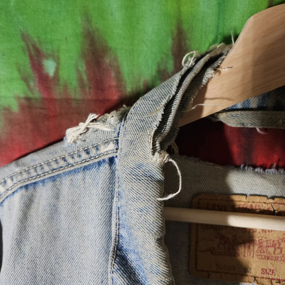 Levi's 80's Light Blue Distressed Denim Jacket Size L - Picture 11 of 16